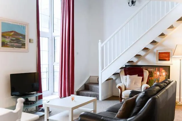 Heart Of Nyaraló Kinsale