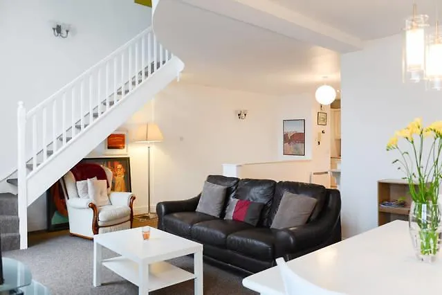 Heart Of Nyaraló Kinsale